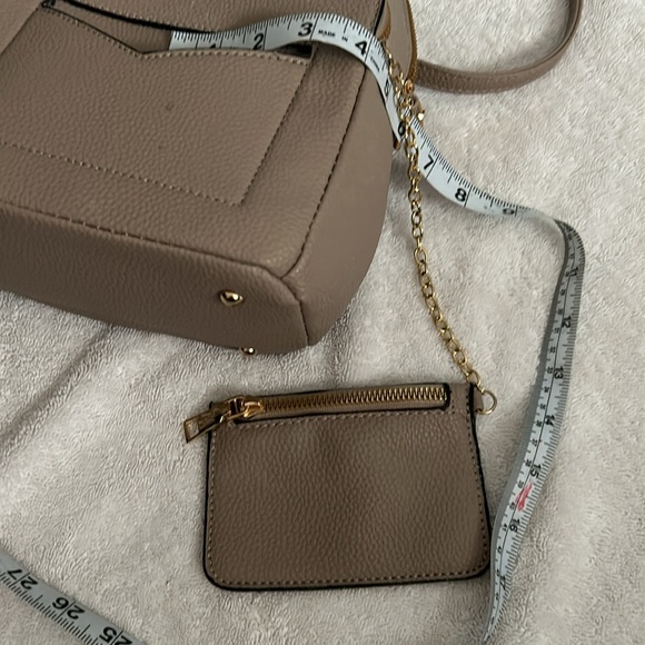 Leather backpack, mini a brown color with a gold chain for the long strap - Picture 7 of 7